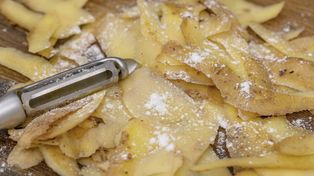 Znajoma miesza skórki ziemniaków z sodą oczyszczoną. Mało kto zna ten kuchenny trik