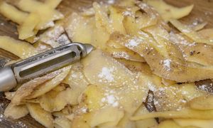 Znajoma miesza skórki ziemniaków z sodą oczyszczoną. Mało kto zna ten kuchenny trik