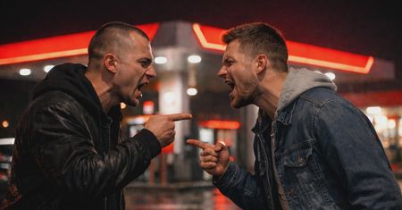 Kłótnia i szarpanina przy stacji paliw. Policja interweniowała na Kapitulnej