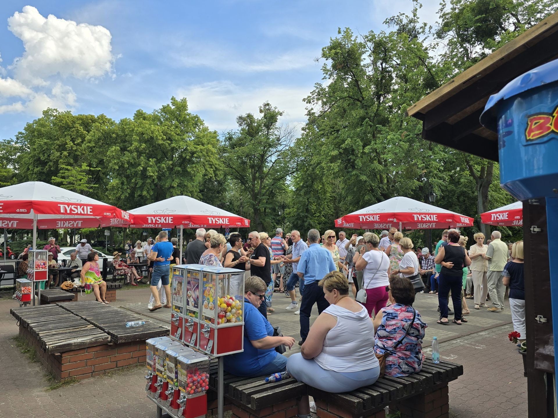 Fajfy i dancingi w Ciechocinku przyciągają do nadwiślańskiego uzdrowiska kuracjuszy z całej Polski. Imprezy nierzadko są nakrapiane. Ministerstwo Zdrowia chce wprowadzić zakaz sprzedaży alkoholu w uzdrowiskach!