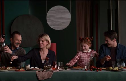 Włoska biesiada w kampanii Biedronki (wideo)