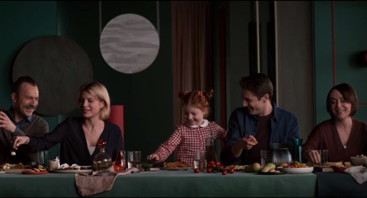 Włoska biesiada w kampanii Biedronki (wideo)