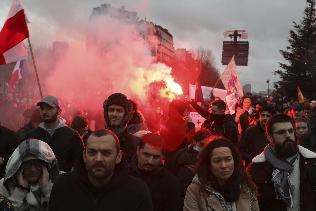 Macron mówi o "nieobywatelach". Protesty we Francji