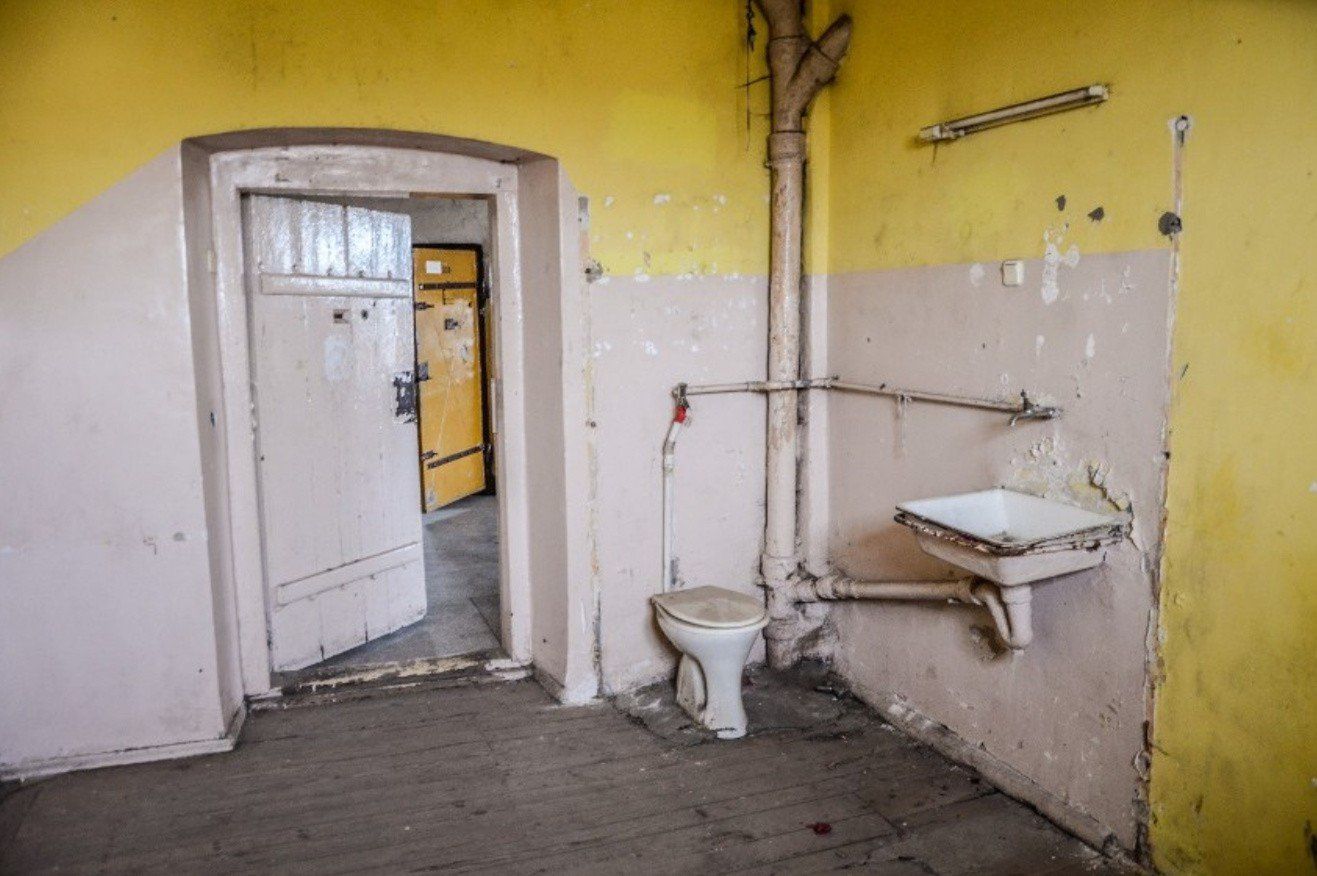 Obecnie, dawne więzienie stoi puste. Poznajcie jego historię i zobaczcie, jak wygląda w środku!Zobacz ZDJĘCIA na kolejnych slajdach &gt;&gt;&gt;