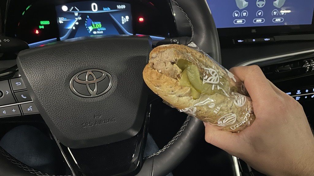 Zakaz jedzenia podczas jazdy? Nie wszystkich on dotyczy