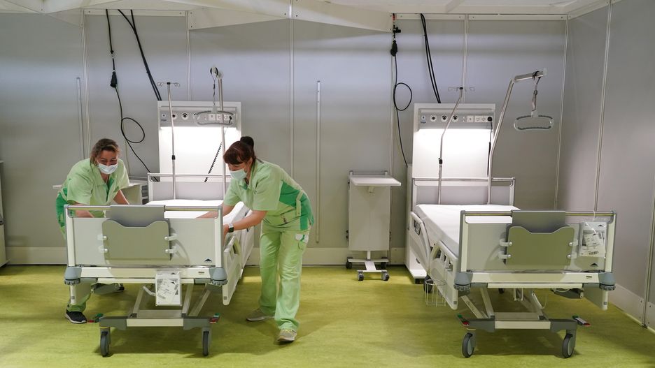 Koronawirus. Czesi już wiedzą, że zabraknie im łóżek. Rozpoczynają budowę szpitala polowego na 500 miejsc 