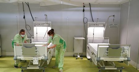 Koronawirus w Czechach. Dramatyczne dane. Budują szpital polowy na 500 łóżek