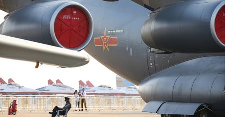 Chiny wysłały wojskowe samoloty do Afganistanu. Ujawniono, w jakim celu