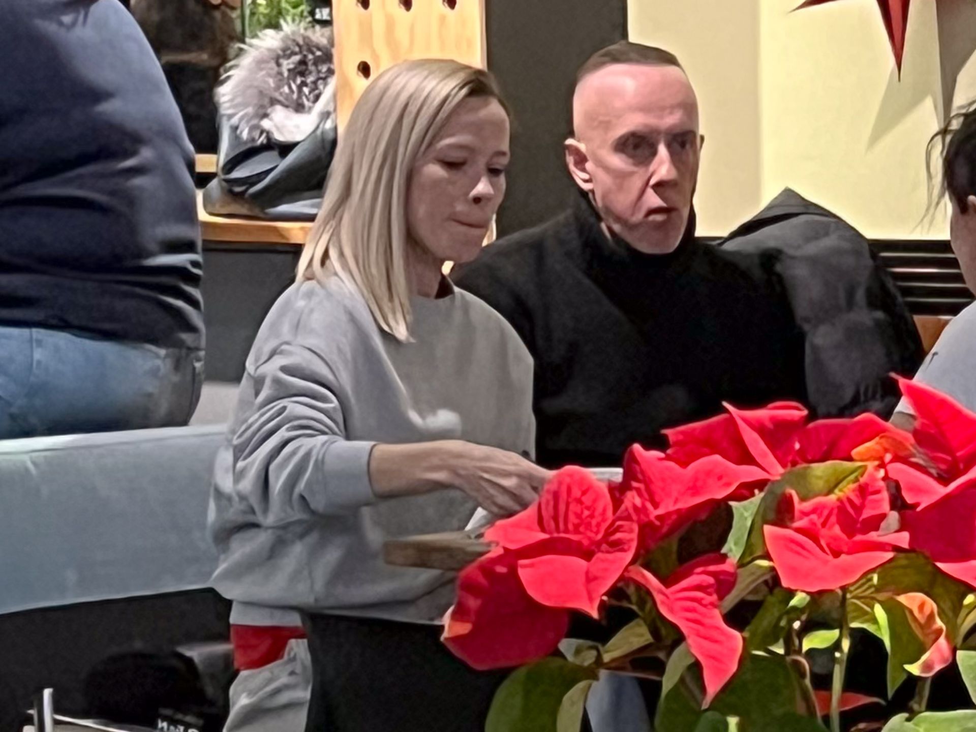 Nergal wybrał się z dziewczyną do restauracji