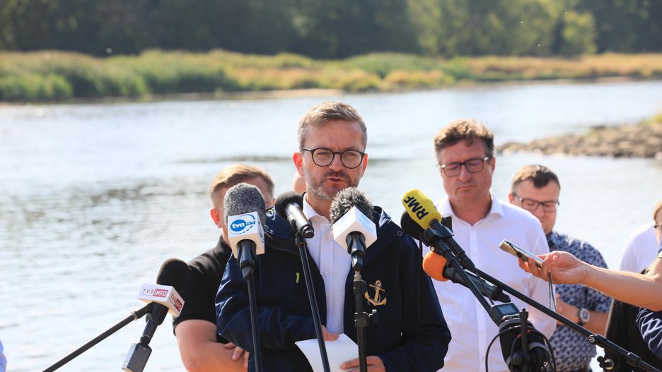Minister chciał się kąpać w Odrze. Nieoficjalnie: poniósł karę