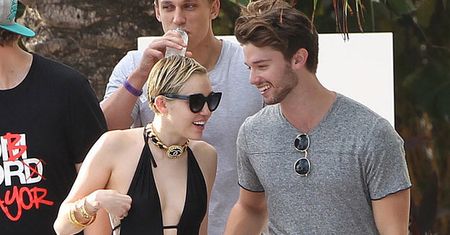 Przez romans z Miley Patrick straci 40 MILIONÓW?!