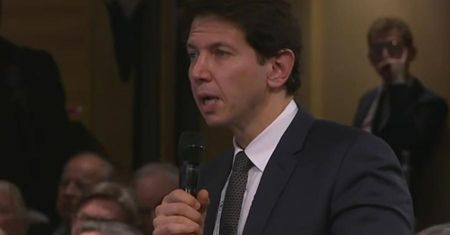 Zarzucają izraelskiemu dziennikarzowi kłamstwo. Bergman odpowiada