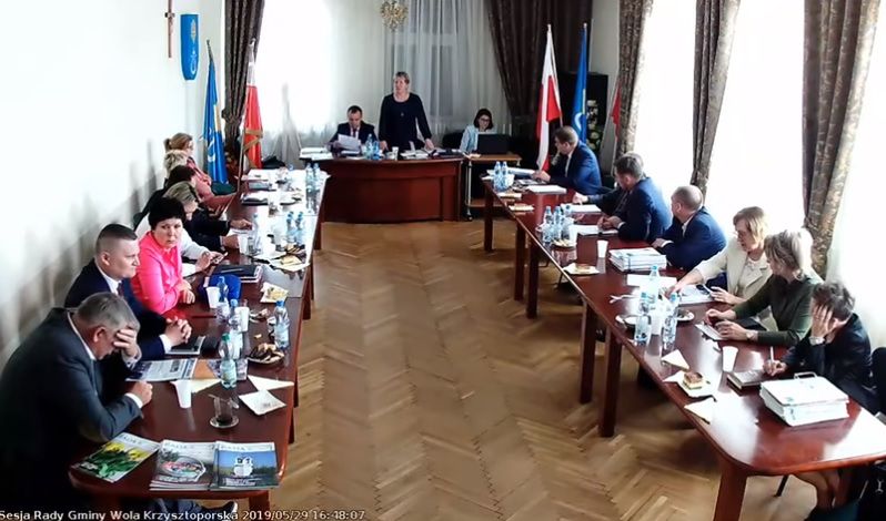 Rada Gminy Wola Krzysztoporska uchwaliła "wyprowadzenie" flagi Unii Europejskiej