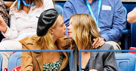 Cara Delevingne i Ashley Benson wciąż zakochane. Modelka pokazała ich pocałunek