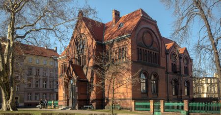 Podczas remontu biblioteki na Dolnym Śląsku znaleźli freski z diabłami. To masońskie malowidła