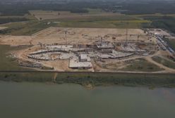 Największy w Europie park wodny powstaje pod Warszawą. 32 zjeżdżalnie, 700 palm