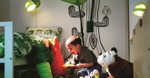 Pokój dziecięcy w dobrym oświetleniu