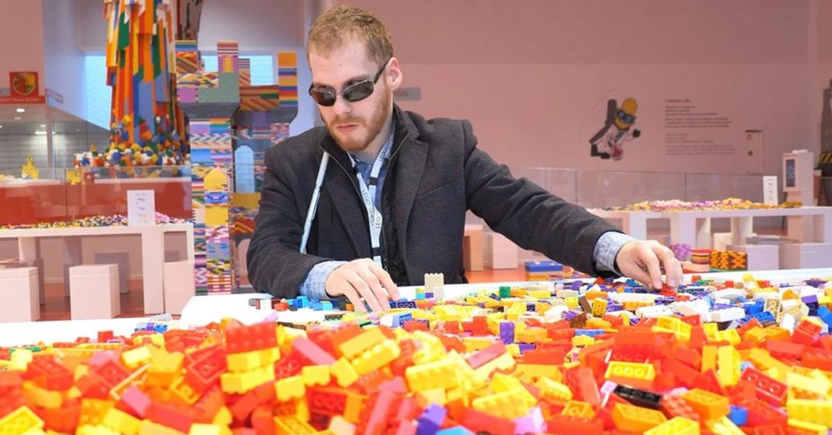 Lego stworzy instrukcję dla osób niewidomych, aby każde dziecko mogło układać kultowe klocki