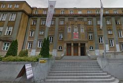 Uczeń w Głogowie przystawił nauczycielowi atrapę broni do głowy. Wycelował w sufit i strzelił