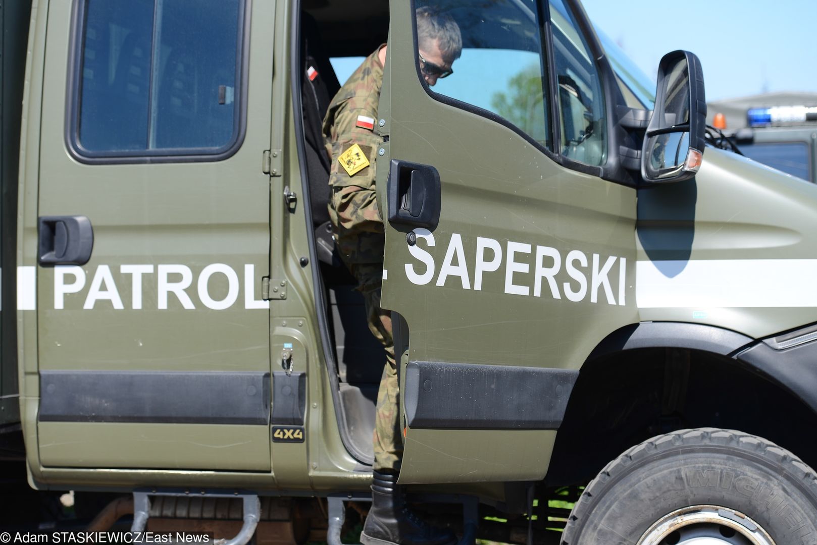 Saperzy przewieźli niewybuch na poligon