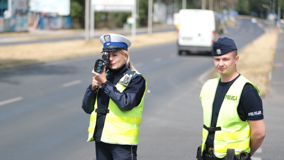 Warszawa. Akcja policji "Prędkość" trwa przez całą środą, na wszystkich drogach w kraju