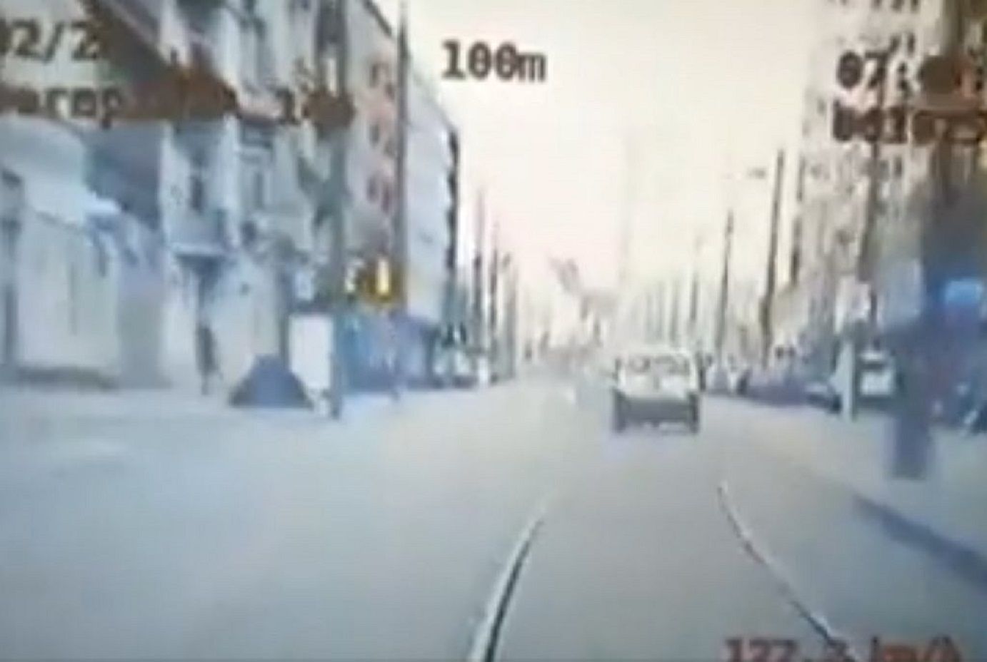 Poznań. Pędził 140 km/h i odgryzł policjantowi kawałek palca. Pirat drogowy usłyszał zarzuty