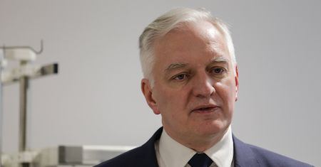 Gowin bije się w piersi. "Nie będzie podwyżek i premii dla ministrów"