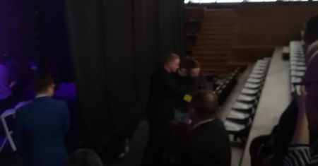 Konwencja Gowina. Fotoreporterowi wykręcano ręce. "Wypier...j". Usłyszał przeprosiny