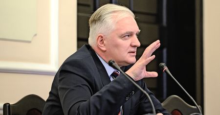 Gowin o "kolizji" uprawnień prezydenta i szefa MON. "Konstytucja powinna być poprawiona"