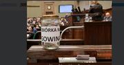 Nowa zabawa posłów. Z myślą o Gowinie