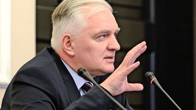 Czy Jarosław Gowin przeżyłby w Polsce za 1400 złotych miesięcznie?