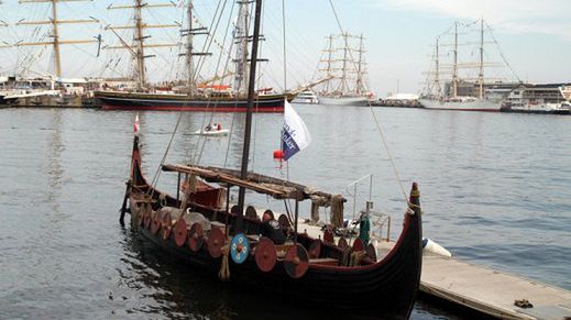 Wśród żaglowców znalazła się prawdziwa łódź wikingów