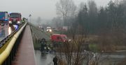 Ciężarówka wpadła do rzeki. Kierowca nie żyje