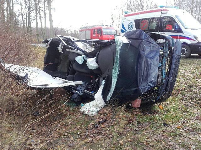 Kierowca zignorował znak "STOP" i spowodował wypadek. Nie żyje dziecko