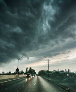 Ulewy i silny wiatr. Ostrzeżenia dla kilku województw