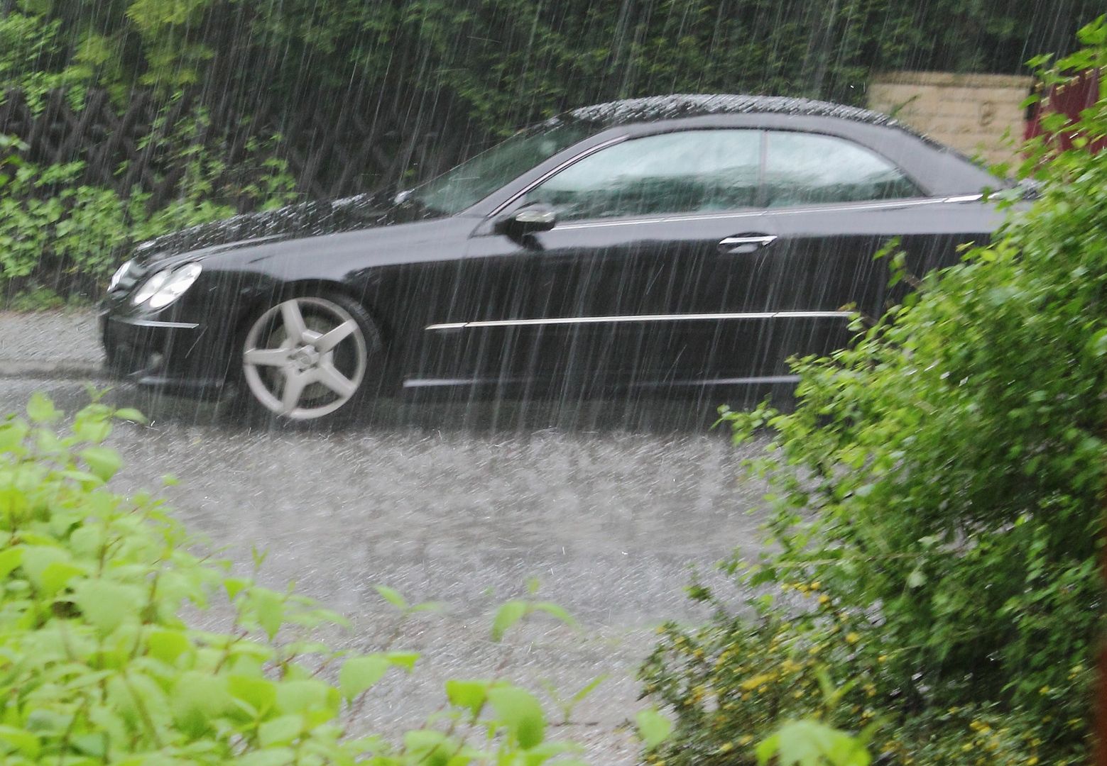 IMGW ostrzega przed intensywnymi opadami deszczu