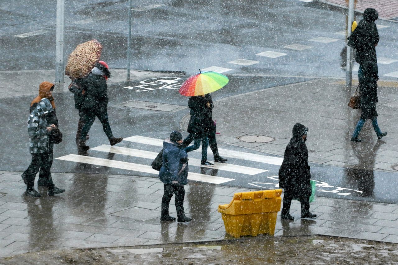 Pogoda na dziś 19 listopada: śnieg z deszczem, będzie ślisko