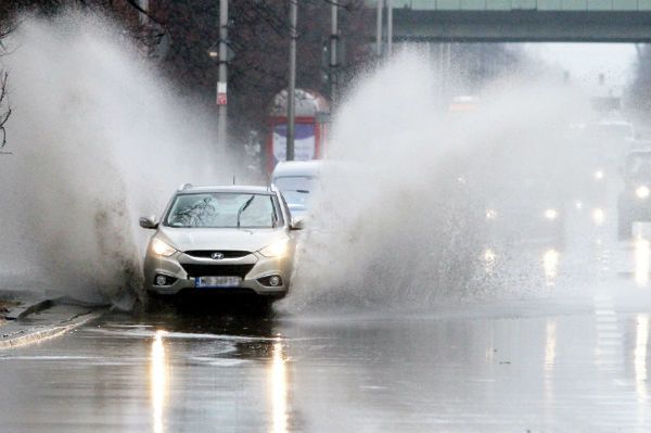 Synoptycy ostrzegają: będzie chłodno i deszczowo