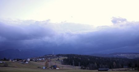 IMGW alarmuje: silny wiatr na południu Polski