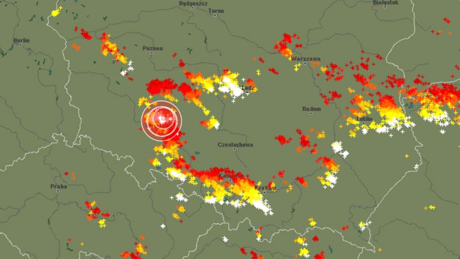 Przed godz 18 strefa burz sięgała Wielkopolski i północnego Mazowsza