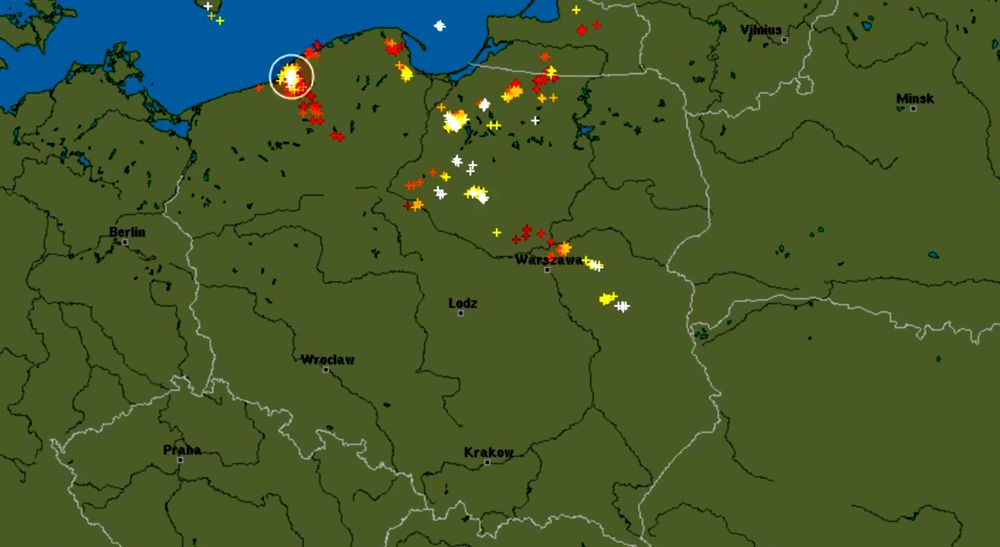 Uwaga! Gwałtowne burze z gradem. Zobacz, gdzie w nocy spadnie najwięcej deszczu