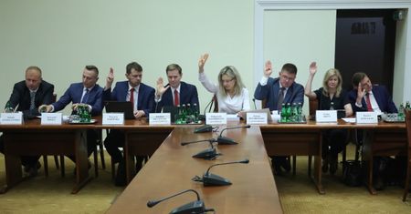 Afera Amber Gold. Komisja śledcza przyjęła końcowy raport