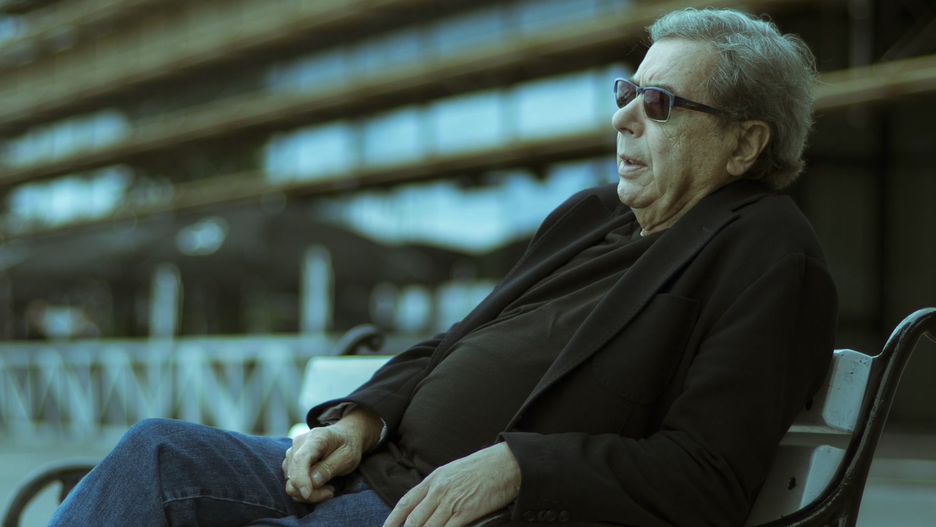 Janusz Gajos w filmie Bromskiego "Solid Gold"