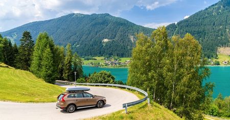 Wypożyczasz auto na wakacjach? Nie daj się oskubać naciągaczom