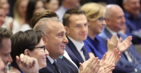 Wróblewski: "Schetyna chciałby choć jedną bramką wygrać z PiS jak Brzęczek z Macedonią. Problem jest jeden: drużynie się nie chce" (OPINIA)