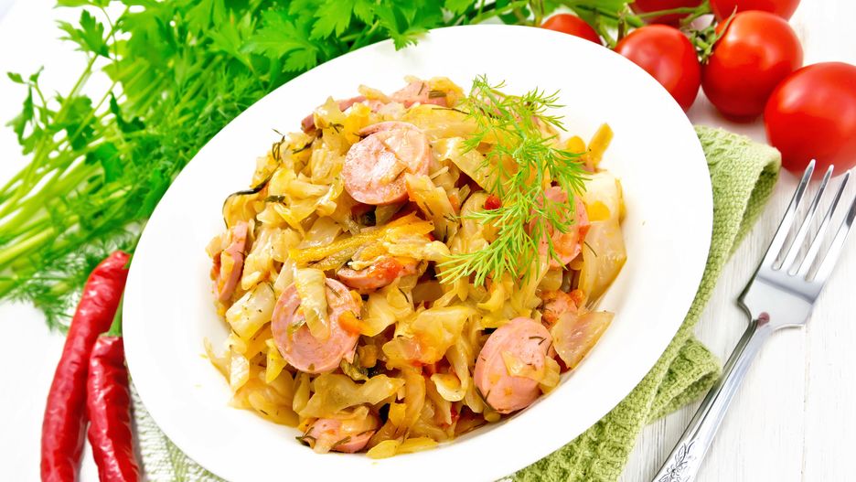 Duszona młoda kapusta to klasyka polskiej kuchni