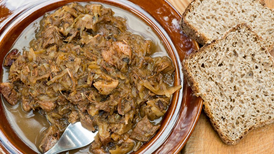 Świąteczny bigos, czyli tradycja w kilku odsłonach