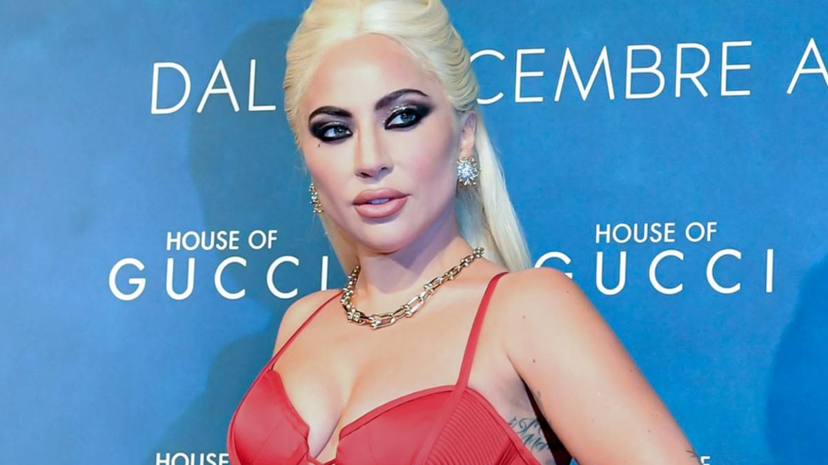 Po evencie zrobiło się głośno o torebce Lady Gagi. To podróbka! Gwiazda oficjalnie komentuje