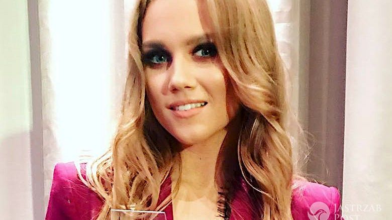 Agnieszka Kaczorowska piersi, dekolt