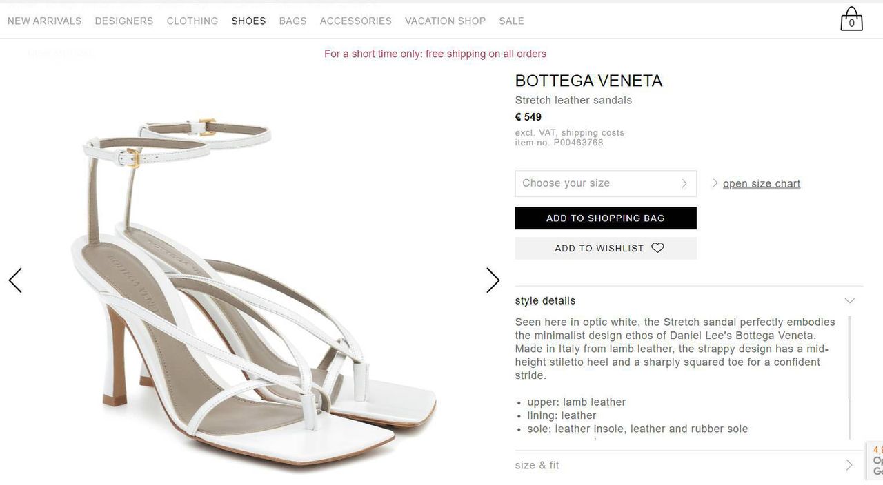 Bottega Veneta sprzedaje białe sandały na obcasie za około 3 tysiące złotych